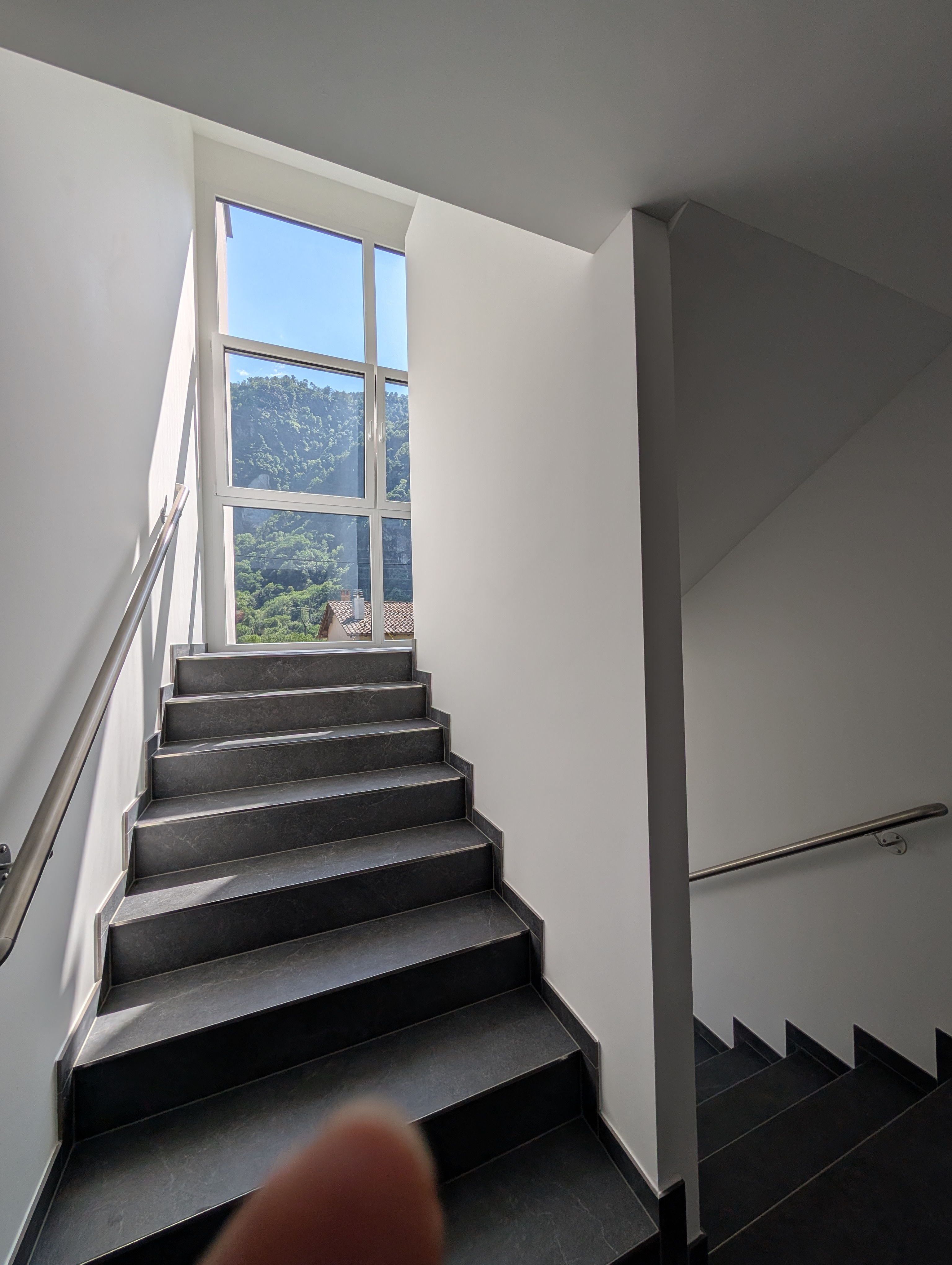 Scala interna — vista montagne